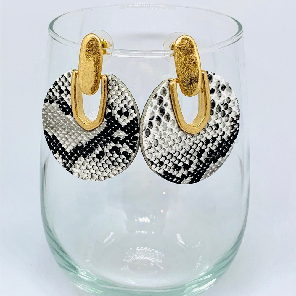 Snake skin round earrings